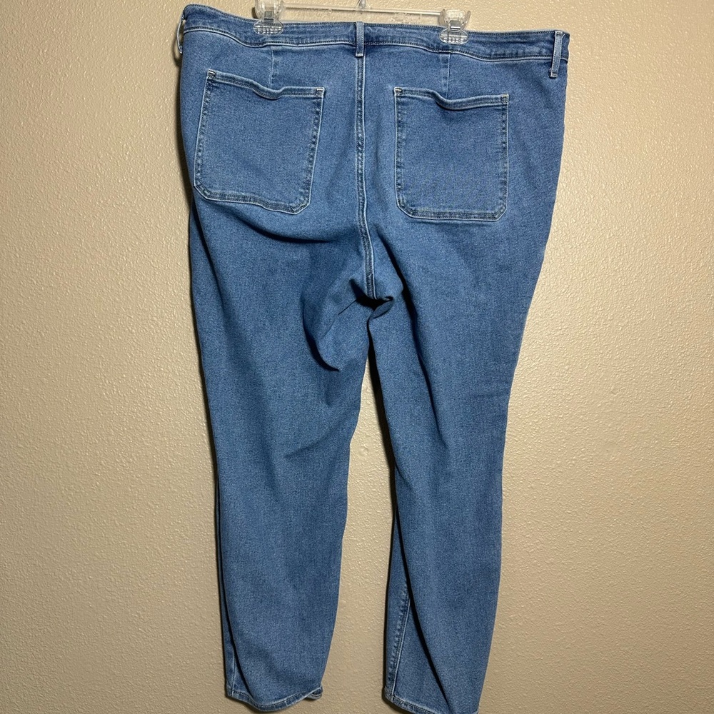 Old Navy Light Blue Ankle Jeans - Picture 2 of 3